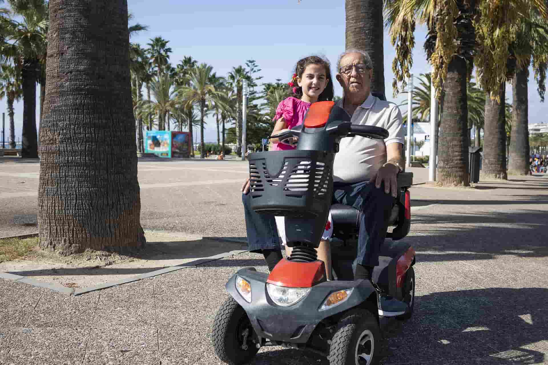 רכב תפעולי חשמלי סבא ונכדה